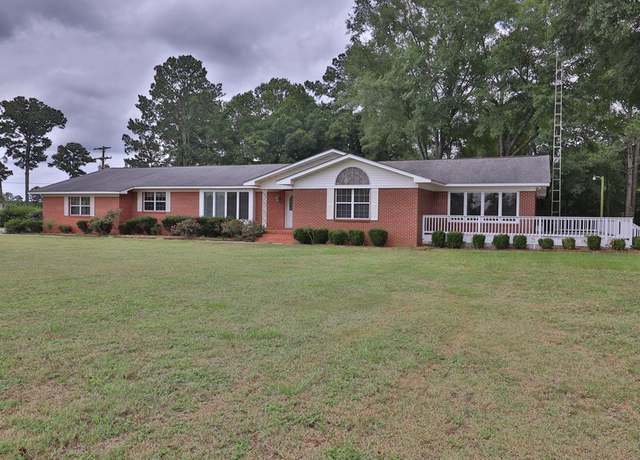 Property at 1222 E Main St, Ariton, AL 36311, 3 beds, 3 baths