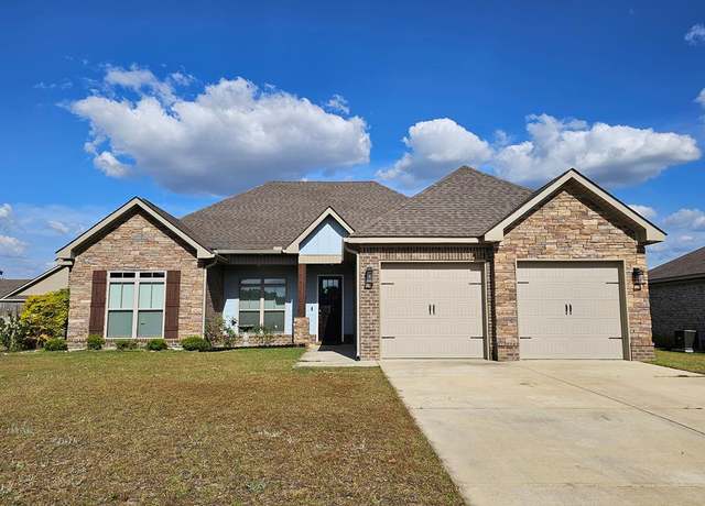 Property at 106 Cobblestone Dr, Headland, AL 36345, 4 beds, 3 baths