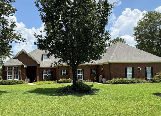 Property at 306 Halifax Dr, Dothan, AL 36305, 3 beds, 2.5 baths