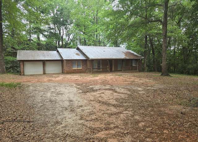 Property at 635 N College St, Newton, AL 36352, 3 beds, 2 baths