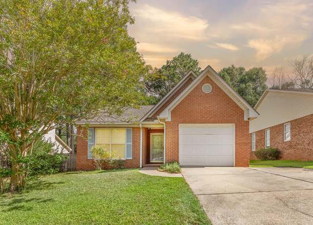 Property at 706 W Roxbury Rd, Dothan, AL 36305, 3 beds, 2 baths