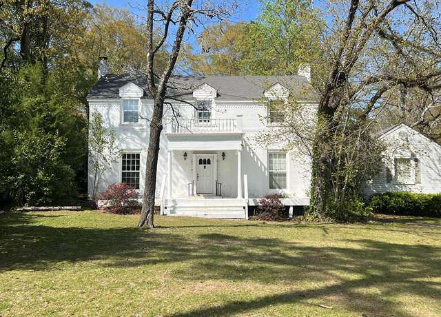 Property at 2114 W Main St, Dothan, AL 36301, 4 beds, 3 baths