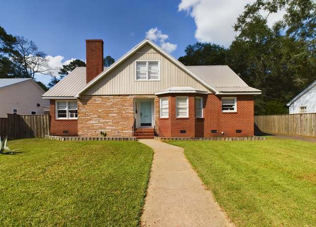 Property at 1110 W Powell St, Dothan, AL 36303, 4 beds, 2 baths