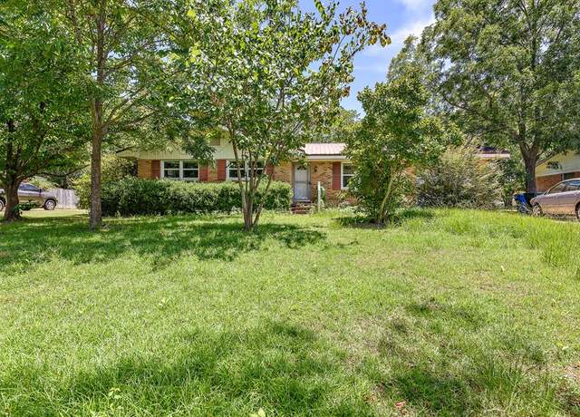 Property at 803 Dogwood Trl, Dothan, AL 36301, 3 beds, 2 baths