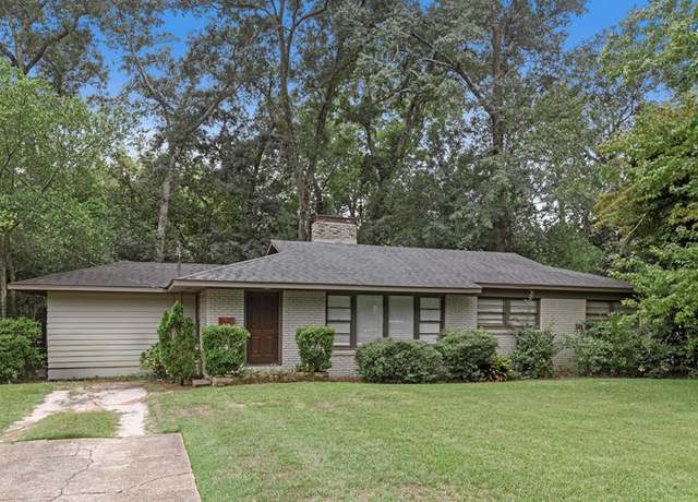Property at 1513 Plaza, Dothan, AL 36303, 4 beds, 2.5 baths