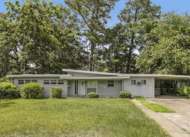 Property at 1104 Valley Forge Rd, Dothan, AL 36301, 3 beds, 2 baths