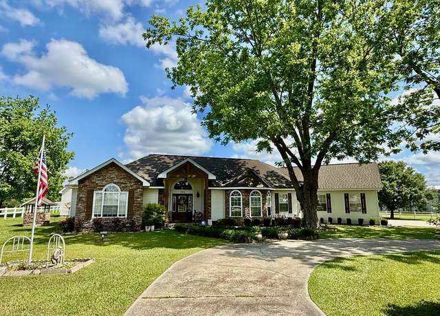 Property at 374 Smith Rd, Dothan, AL 36301, 3 beds, 2.5 baths
