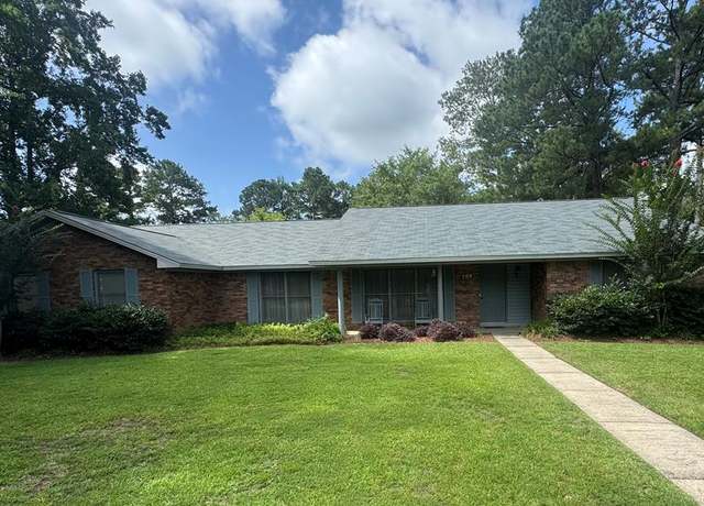 Property at 103 Foxfire Dr, Dothan, AL 36301, 4 beds, 2 baths