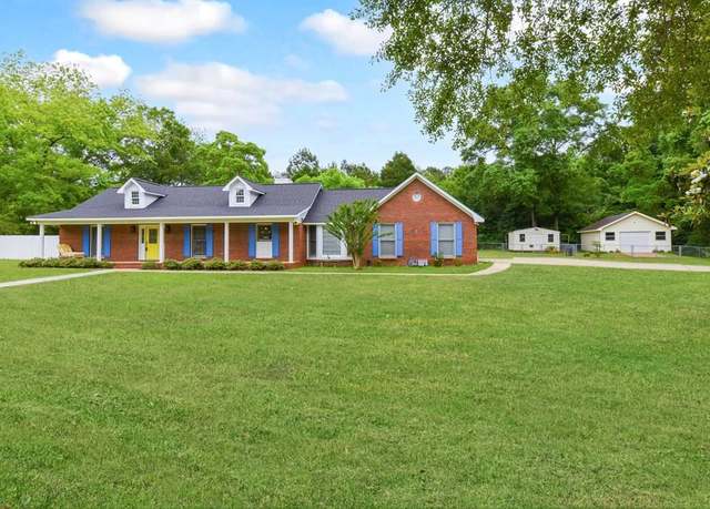 Property at 1300 Montezuma Ave, Dothan, AL 36303, 3 beds, 2 baths