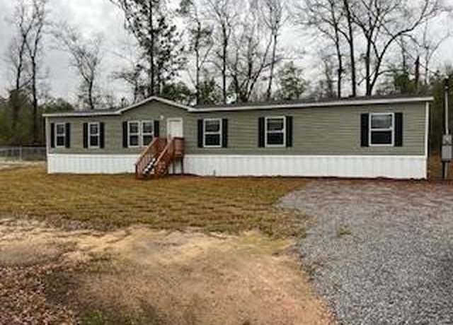 Property at 73 Pine Tree, Cottonwood, AL 36320, 5 beds, 3 baths