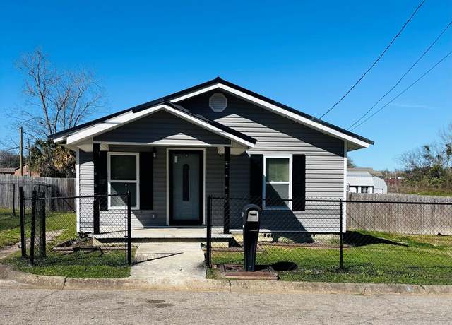 Property at 1103 E Newton St, Dothan, AL 36303, 3 beds, 1.5 baths