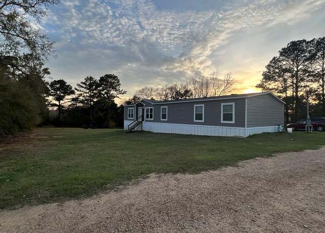 Property at 1349 Benton Store Rd, Columbia, AL 36319, 5 beds, 3 baths