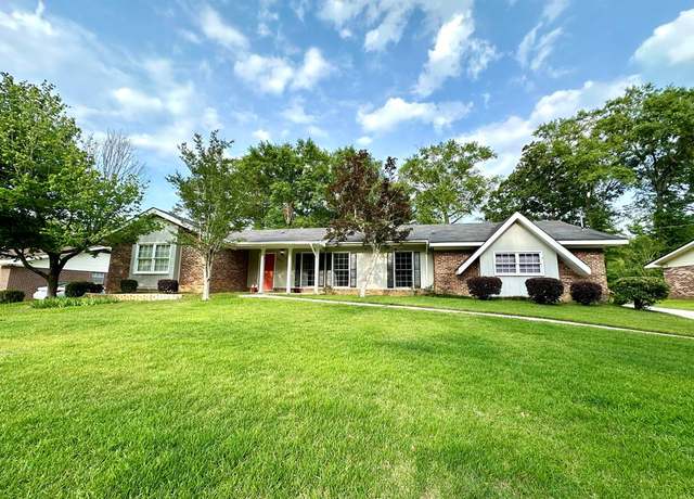 Property at 1317 Cambridge Rd, Dothan, AL 36305, 3 beds, 2 baths