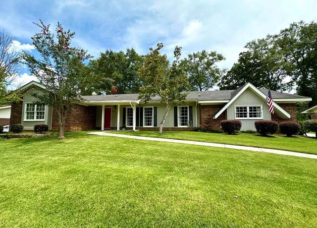 Property at 1317 Cambridge Rd, Dothan, AL 36305, 3 beds, 2 baths