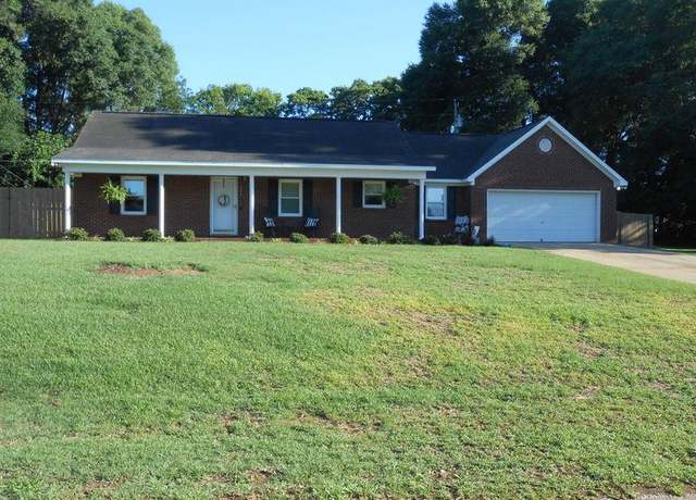 Property at 363 Vining Dr, Dothan, AL 36303, 3 beds, 2 baths