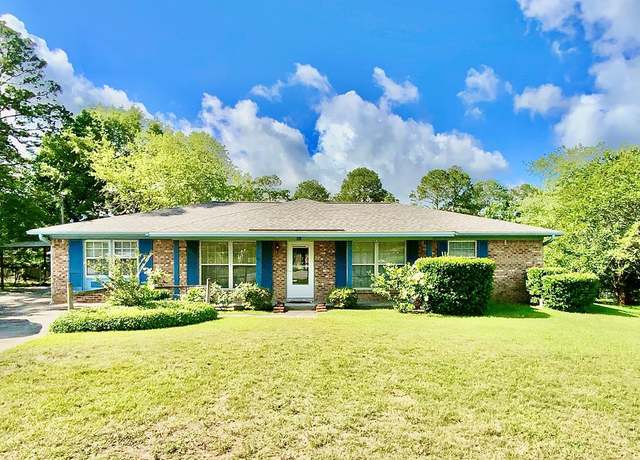 Property at 103 Peartree Cir, Dothan, AL 36301, 3 beds, 2 baths