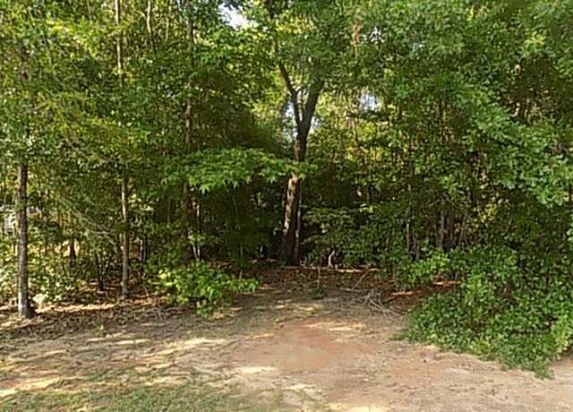 Property at 116 Grand Oaks Ct, Dothan, AL 36303