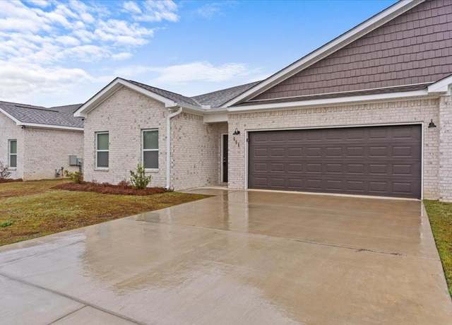 Property at 111 Jennie Dr, Dothan, AL 36301, 3 beds, 2 baths