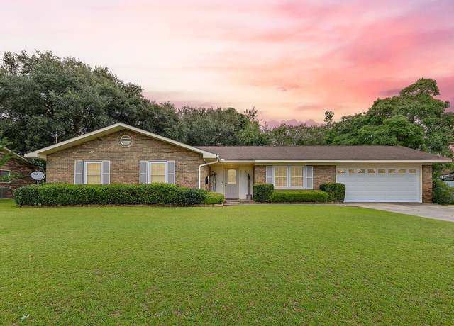 Property at 901 Clearmont Dr, Dothan, AL 36301, 3 beds, 2 baths