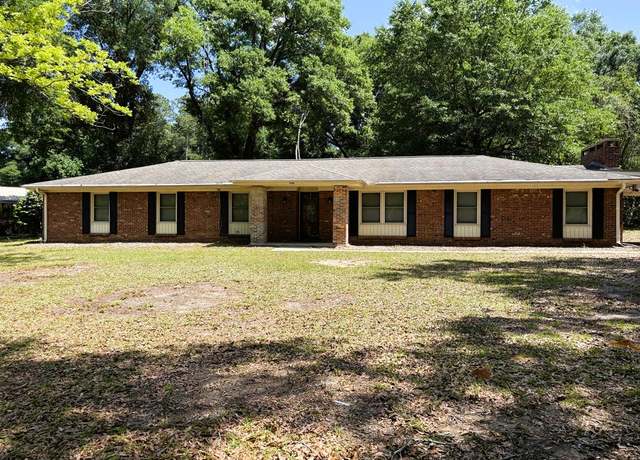 Property at 100 Harwood Pl, Enterprise, AL 36330, 4 beds, 2 baths