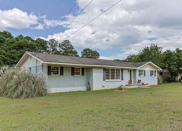 Property at 1810 Northside Dr, Dothan, AL 36303, 4 beds, 3 baths