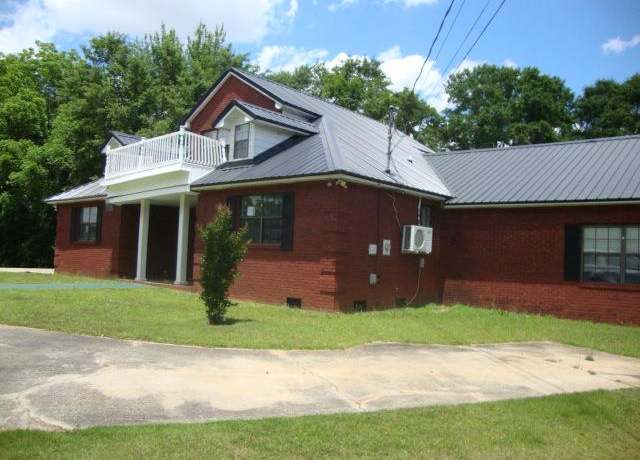 Property at 801 Early Walden Rd, Headland, AL 36345, 3 beds, 3.5 baths