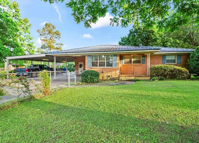 Property at 902 Moss St, Dothan, AL 36301, 3 beds, 2 baths