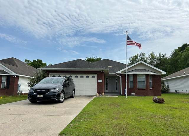Property at 208 Melrose Ln, Dothan, AL 36303, 3 beds, 2 baths