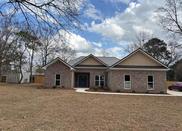 Property at 1652 NW Denton Rd, Dothan, AL 36303, 4 beds, 2 baths