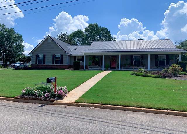 Property at 2612 Radcliff Rd, Dothan, AL 36303, 3 beds, 2 baths