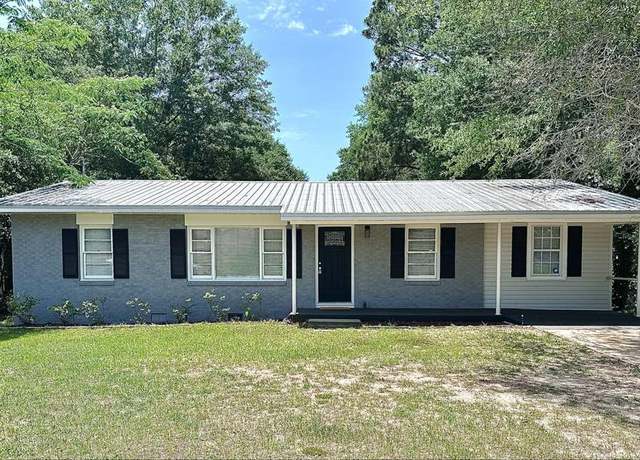 Property at 305 Highland Ave, Ozark, AL 36360, 3 beds, 1 bath
