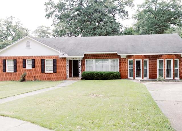 Property at 907 Cherokee Ave, Dothan, AL 36303, 3 beds, 2.5 baths