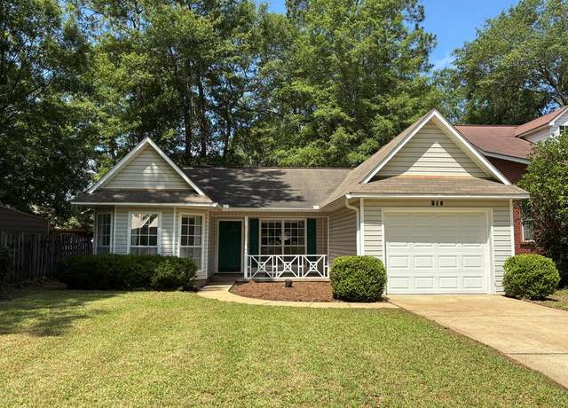Property at 318 Darlington Cir, Dothan, AL 36301, 3 beds, 2 baths