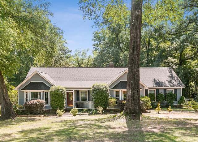Property at 102 Lindsey Ln, Dothan, AL 36305, 3 beds, 2 baths