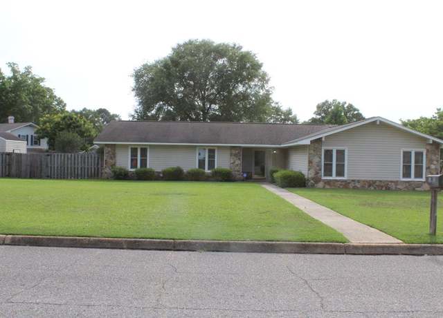 Property at 1803 Azure Dr, Dothan, AL 36303, 3 beds, 2 baths
