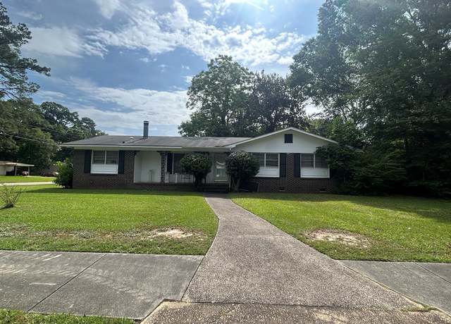 Property at 1601 Woodland Dr, Dothan, AL 36301, 3 beds, 1 bath