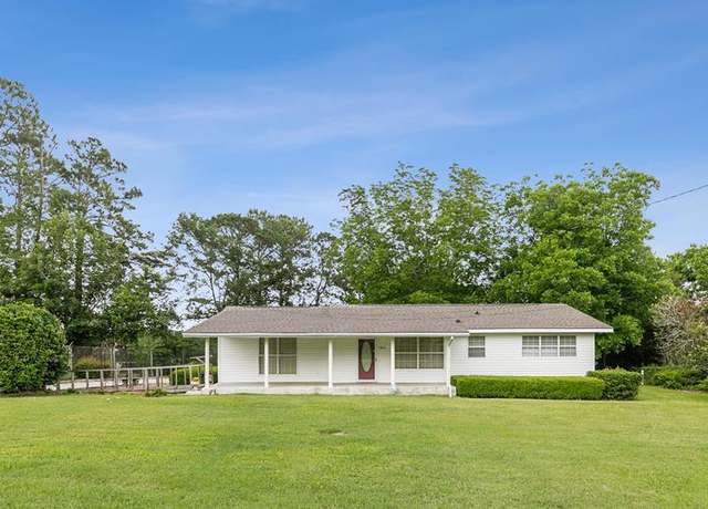 Property at 1865 E Cottonwood Rd, Dothan, AL 36301, 3 beds, 2 baths