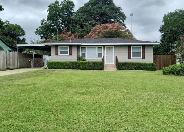 Property at 1212 Petty St, Dothan, AL 36301, 3 beds, 1 bath
