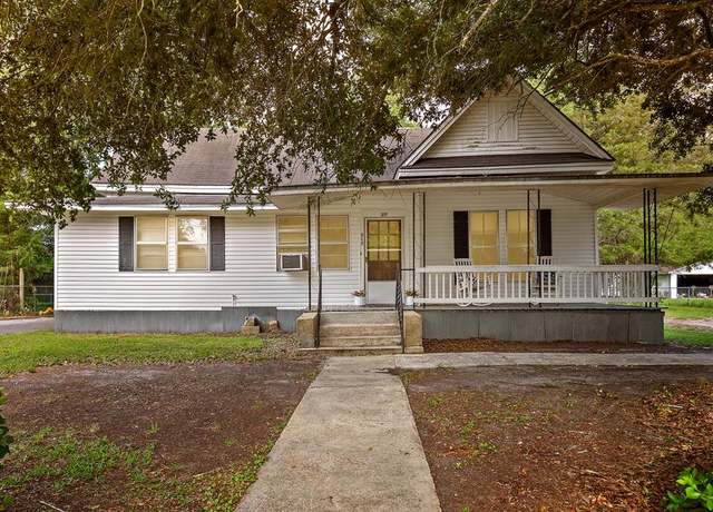 Property at 217 S S Greenwood St, Geneva, AL 36340, 3 beds, 1 bath