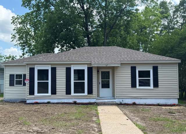 Property at 109 Hillman St, Dothan, AL 36301, 3 beds, 2 baths