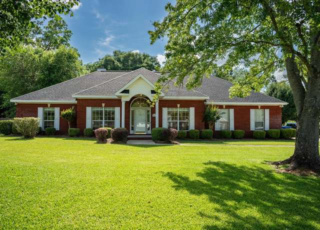 Property at 401 Dunleith Blvd, Dothan, AL 36303, 4 beds, 2.5 baths
