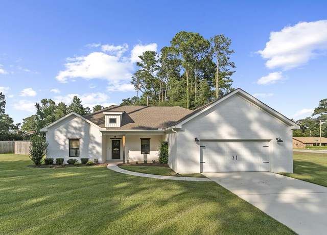 Property at 215 Foxfire Dr, Dothan, AL 36301, 3 beds, 2 baths