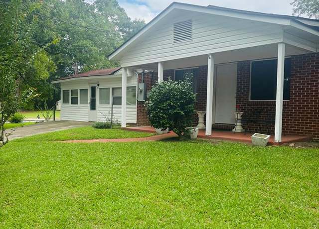 Property at 912 NW Wilder Ave, Dothan, AL 36303, 3 beds, 1 bath