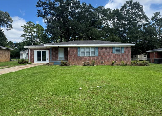 Property at 1117 Alpine Ln, Dothan, AL 36301, 3 beds, 1 bath