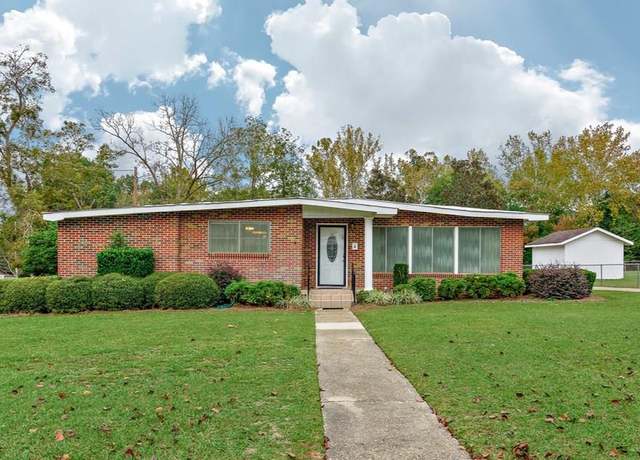 Property at 4 W Morris St, Samson, AL 36477, 3 beds, 1.5 baths