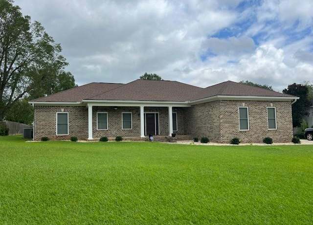 Property at 105 Gloster Ct, Dothan, AL 36305, 3 beds, 3 baths