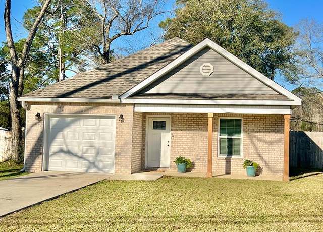 Property at 11678 Cottonwood Rd, Cottonwood, AL 36320, 3 beds, 2 baths