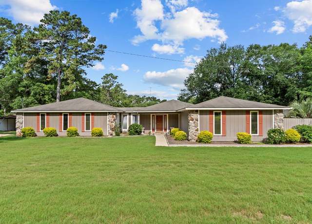 Property at 122 Greenview Cir, Dothan, AL 36301, 3 beds, 2.5 baths
