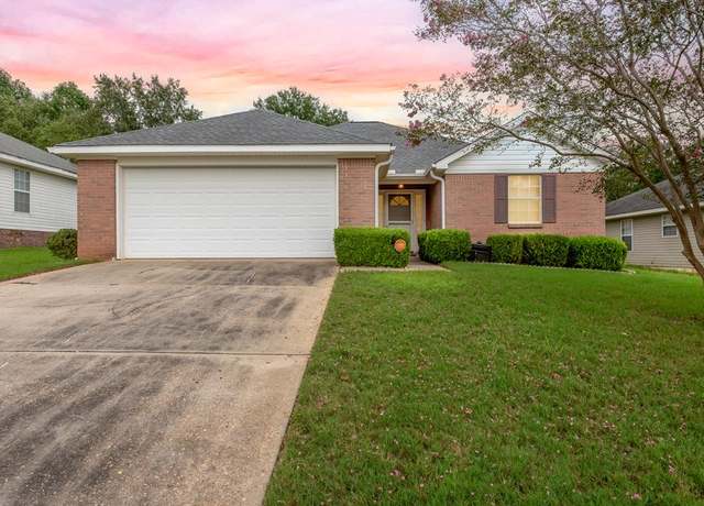 Property at 112 Wrinn Ln, Dothan, AL 36301, 3 beds, 2 baths