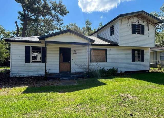 Property at 1140 Fountain St, Dothan, AL 36303, 4 beds, 1.5 baths